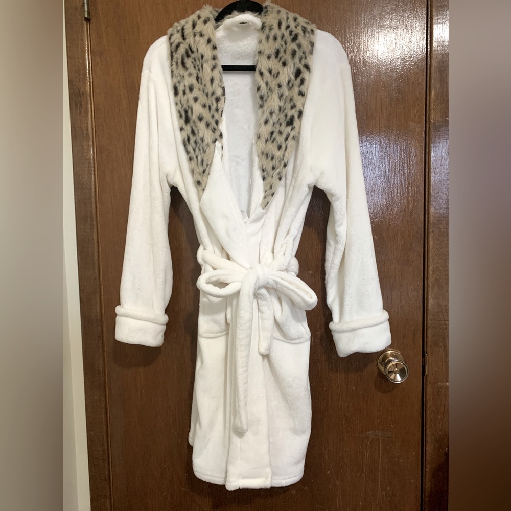 Etre faux fur bath robe
